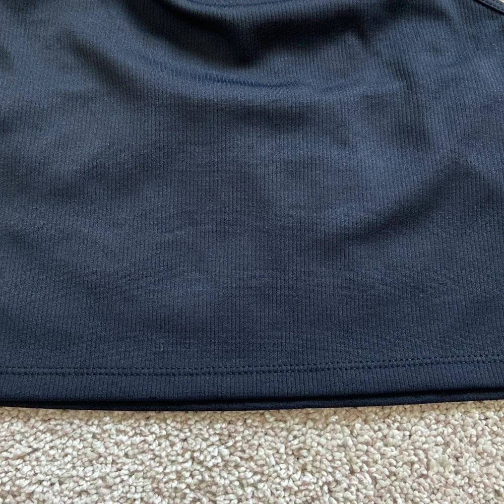 Zara โข Black Keyhole Cropped Halter Top - Picture 3 of 13